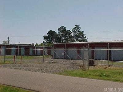 /international/us/2009-midyette-street-beebe-ar-110070829961/