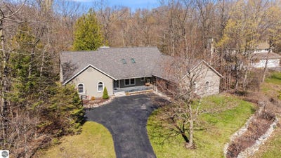 /international/us/9045-north-pointe-woods-charlevoix-mi-110108121482/