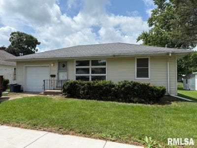 /international/us/209-s-lincoln-street-washburn-il-110101088285/