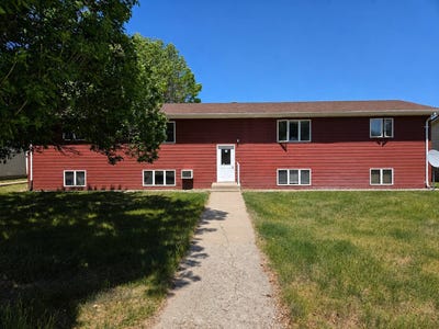 /international/us/1045-15th-st-sw-sidney-mt-110108409370/
