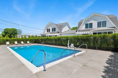 /international/us/12-depot-road-pearl-way-westhampton-beach-ny-110097190782/