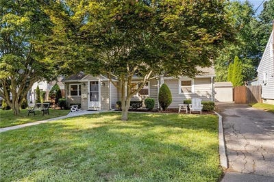 /international/us/89-interlocken-road-east-providence-ri-110119681611/