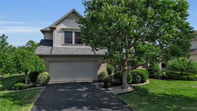 /international/us/8908-connemara-lane-clarence-center-ny-110108716379/