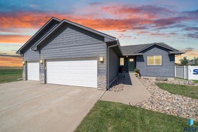 /international/us/9020-w-22nd-st-sioux-falls-sd-110119958055/