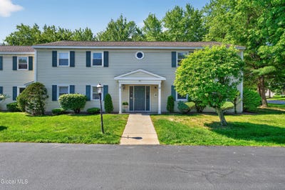 /international/us/102-cedarview-lane-watervliet-ny-110108717593/