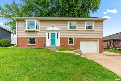 /international/us/304-dundee-road-east-peoria-il-110108408359/