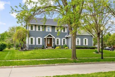 /international/us/8120-wellington-boulevard-johnston-ia-110107847195/