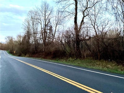 /international/us/holley-byron-road-clarendon-ny-110098938188/