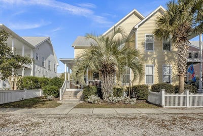 /international/us/233-silver-sloop-way-carolina-beach-nc-110104140649/