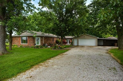 /international/us/900-montana-street-gillespie-il-110103048507/