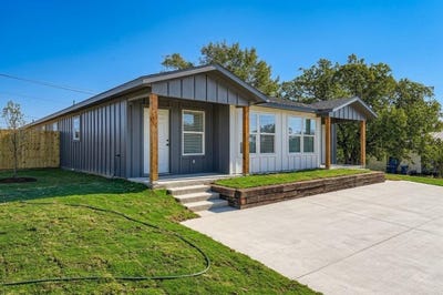 /international/us/113-fisher-st-elgin-tx-110108978008/