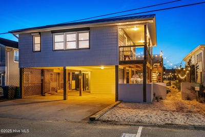 /international/us/135-n-third-avenue-n-kure-beach-nc-110103473107/