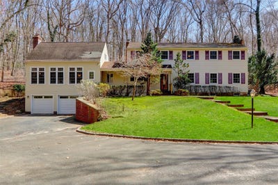 /international/us/1-spring-hollow-road-saint-james-ny-110098545955/?lang=en