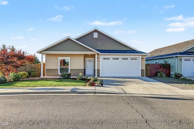 /international/us/103-greenview-drive-eagle-point-or-110120558566/