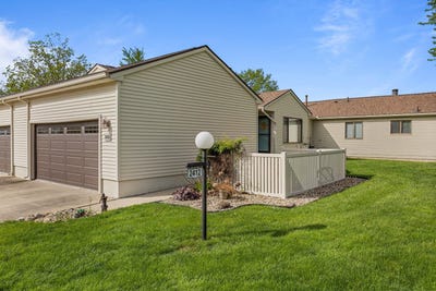 /international/us/2412-heritage-drive-champaign-il-110107880421/
