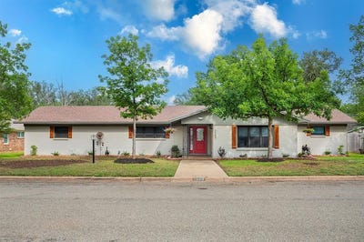 /international/us/2103-s-high-street-brady-tx-110099719004/