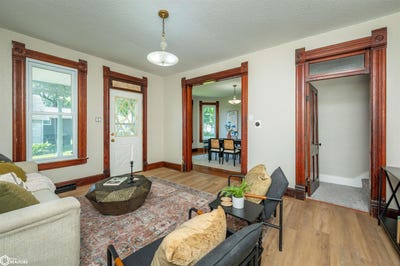 /international/us/103-n-dewey-street-prairie-city-ia-110108342569/