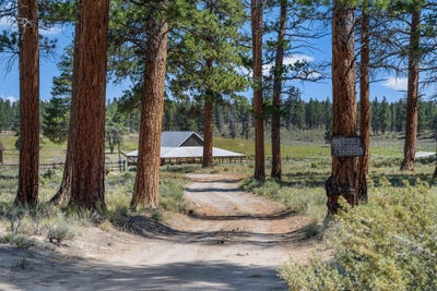 /international/us/76231-highway-31-fort-rock-or-110106039213/