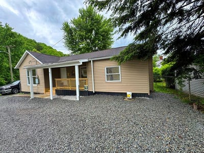 /international/us/115-s-smith-ave-mt-hope-wv-110108946627/
