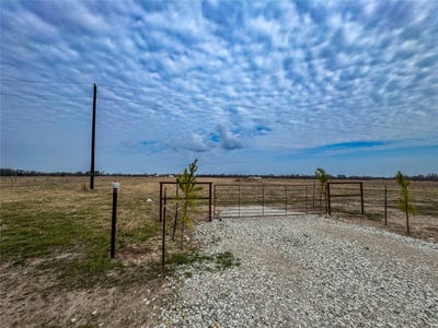 /international/us/375-county-road-1515-point-tx-110105802433/