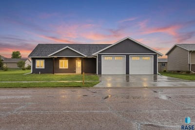 /international/us/636-apple-creek-rd-parker-sd-110108499332/