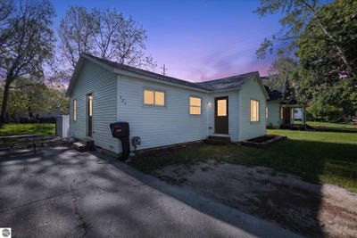 /international/us/225-grafton-avenue-alma-mi-110108225988/