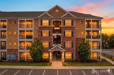 /international/us/648-strassle-way-south-plainfield-nj-110108338341/