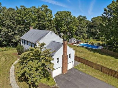 /international/us/351-farm-rd-marlborough-ma-110107079855/