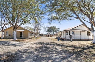 /international/us/310-312-e-sullivan-street-skidmore-tx-110105504668/