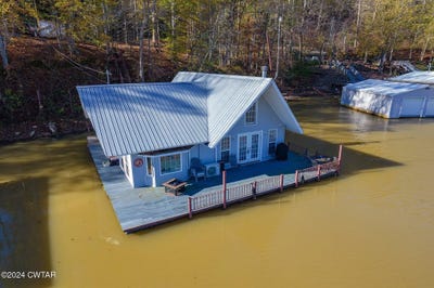 /international/us/705-perryville-road-parsons-tn-110100618873/