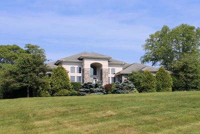 /international/us/11-pheasant-ridge-road-newtown-ct-110100390982/