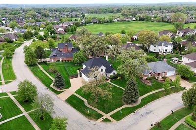 /international/us/1231-abbey-oaks-drive-lemont-il-110107654561/