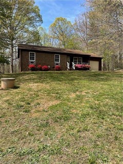 /international/us/1055-brookridge-drive-walnut-cove-nc-110106471191/