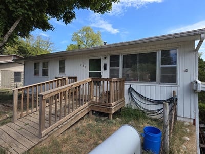 /international/us/317-s-2nd-street-thayer-mo-110119945817/