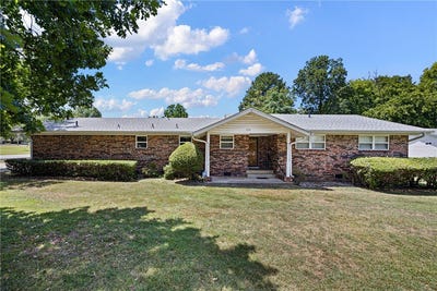 /international/us/704-vine-street-clarksville-ar-110109379625/