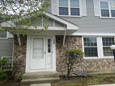 /international/us/29-wildwood-court-vernon-hills-il-110099270403/