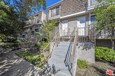/international/us/5400-simpson-ave-valley-village-ca-110102477493/