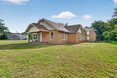 /international/us/320-n-2nd-street-jacksboro-tx-110107896703/