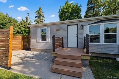 /international/us/2900-hensman-street-keego-harbor-mi-110108666073/