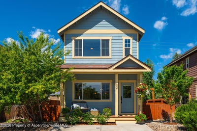 /international/us/321-w-8th-court-carbondale-co-110108569924/