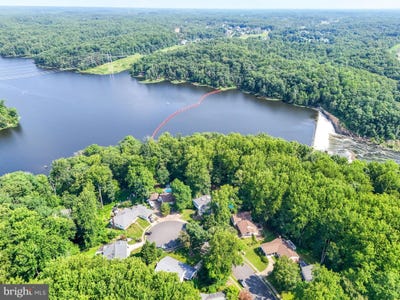/international/us/12006-skipjack-court-woodbridge-va-110101100947/