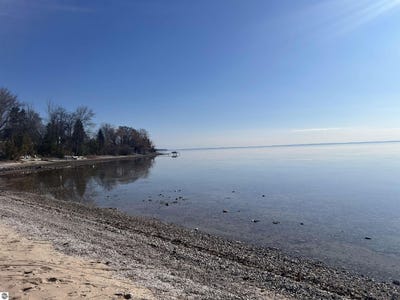 /international/us/0-m-22-suttons-bay-mi-110107194476/