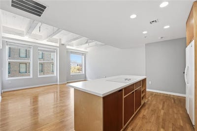 /international/us/21-w-10th-street-kansas-city-mo-110108480134/
