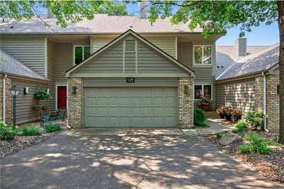 /international/us/125-wildwood-bay-drive-mahtomedi-mn-110107166065/