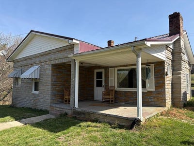 /international/us/315-rock-creek-rd-hillsville-va-110107724640/