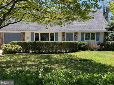 /international/us/71-kingapple-lane-levittown-pa-110107955426/