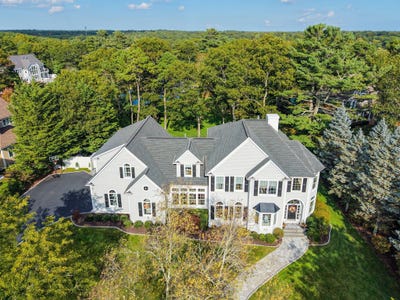 /international/us/13-n-glen-drive-mashpee-ma-110120512888/