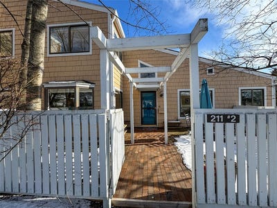 /international/us/211-strawberry-hill-circle-ithaca-ny-110107083237/