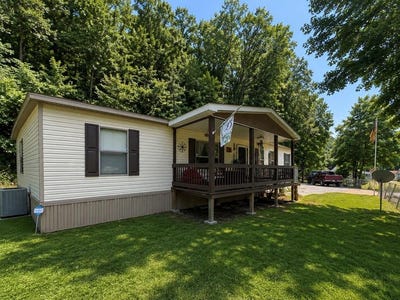 /international/us/1439-beech-creek-road-meador-wv-110108850256/