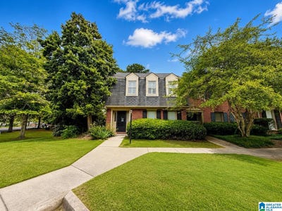 /international/us/1-chase-plantation-parkway-hoover-al-110108257318/